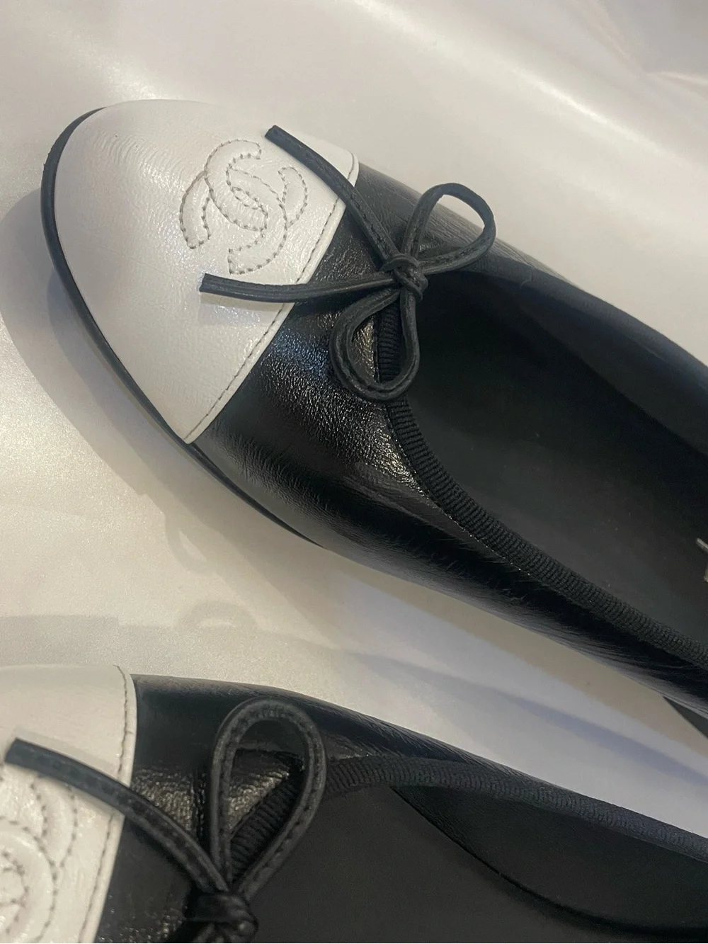CHANEL 26S Coco Beach Black/White Crumpled Shiny Lambskin Ballet Flats 41.5